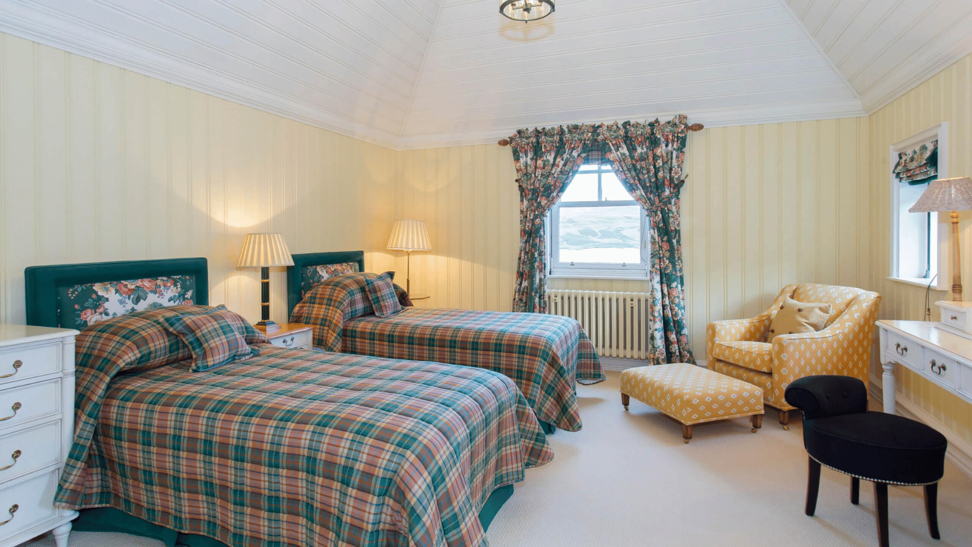 An-Tochailt Twin Bedroom